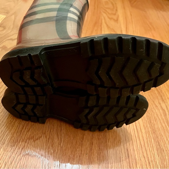 Burberry Rain Nova Check Rain Boots - Picture 7 of 9